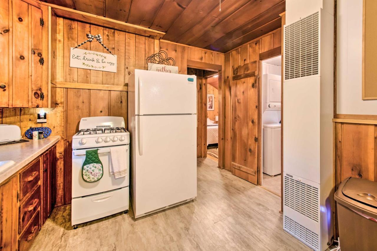 East Tawas Cabin With Deck, Backyard And Fire Pit! Zewnętrze zdjęcie